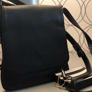 Prada Cross Body Bag - Black  👜